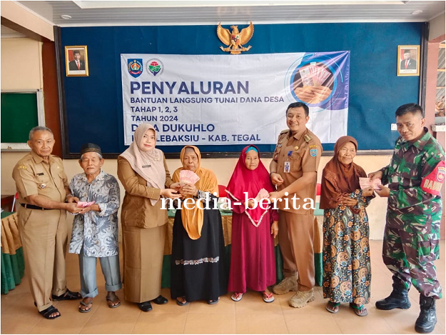 Babinsa Sertu Sholihudin Damping Penyaluran BLT Desa Dukuhlo