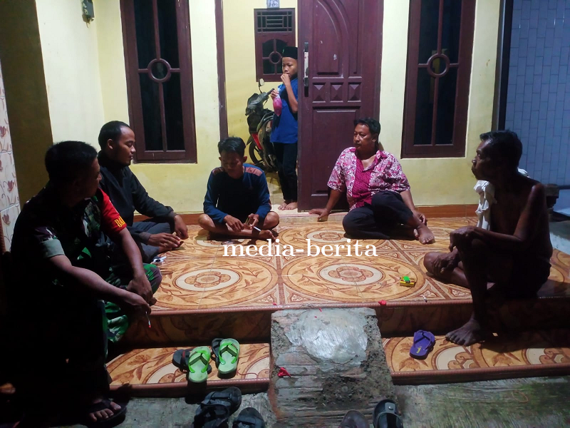 Sertu Jumianto Babinsa Koramil Dukuhturi Kodim 0712 Tegal Sambangi Warga Binaan di Desa Kepandean