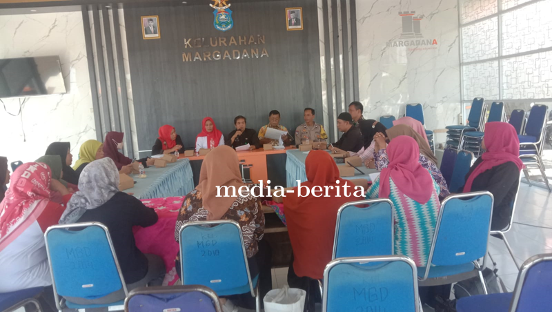 Babinsa Serda Riyanto Hadiri Rakor Penurunan Stunting Tingkat Kelurahan Margadana 