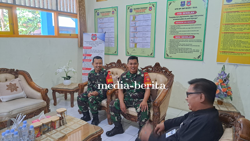 Babinsa Koramil Tegal Selatan Komsos Dengan Kepala Sekolah SMP N 7 Randugunting
