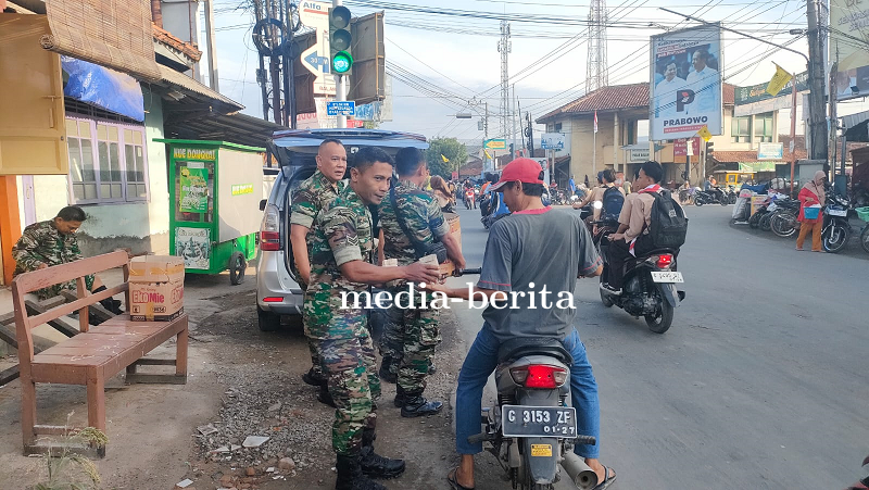 TNI Berbagi Kepedulian Di Hari Jumat Berkah