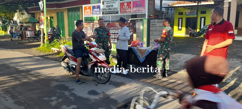 Upaya Mengatasi Kesulitan Rakyat, Koramil Pangkah Bagikan Nasi Bungkus