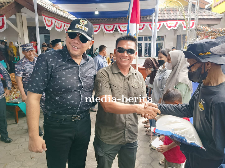 Secara Simbolis Dandim 0712 Tegal Berikan Beras Kepada Nelayan Kota Tegal