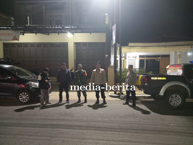  Tingkatkan Sinergitas, Koramil Dan Polsek Bumijawa Gelar Patroli