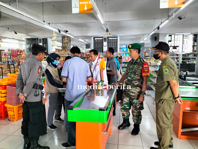 Koramil Polsek Petugas Puskesmas Banjarnegara Laksanakan Operasi Pasar 