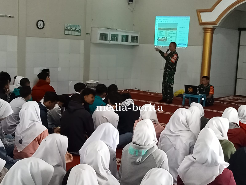 Babinsa Aktif Memberikan Sosialisasi Pendaftaran TNI AD