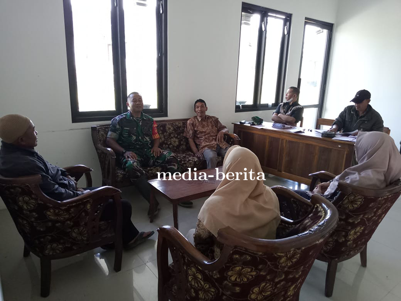 Babinsa Komsos Dengan Aparatur Pemerintah Desa