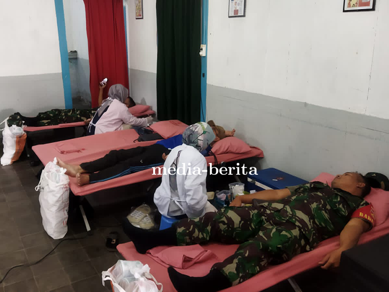 Peduli Sesama Danramil Bersama Babinsa Melaksanakan Giat Donor Darah