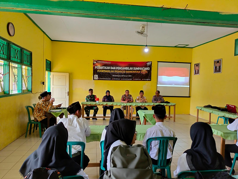 Babinsa Hadiri Pelantikan Pantarlih Pemilu Tahun 2024