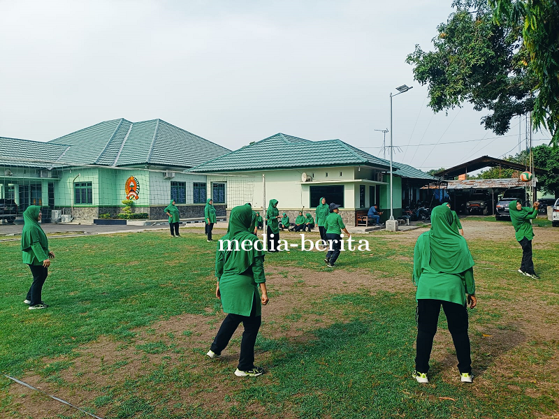 Jaga Kebugaran, Persit KCK Cabang XXII Dim 0712 Tegal Gelar Olahraga Voli 