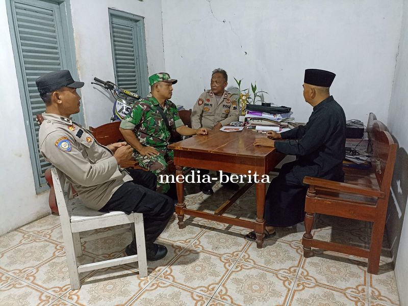 Babinsa Kodim 0712 Tegal Korem 071 Wijayakusuma Sambangi Rumah Perangkat Desa