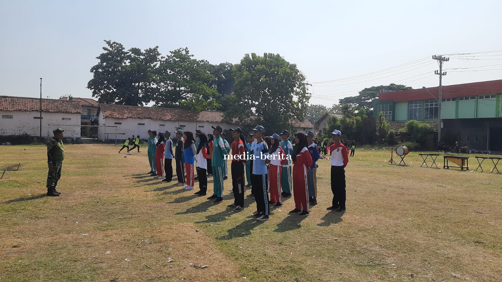 Babinsa Koramil Talang Latih Paskibra Tingkat Kecamatan