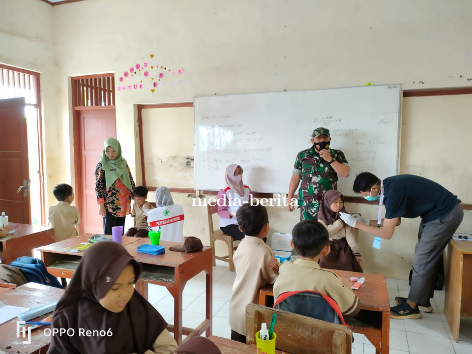 Babinsa Turut Tenangkan Siswa Dalam Program Bias