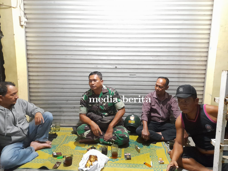 Sambangi Kepala Desa Babinsa Kodim 0712 Tegal Komsos Dengan Warga