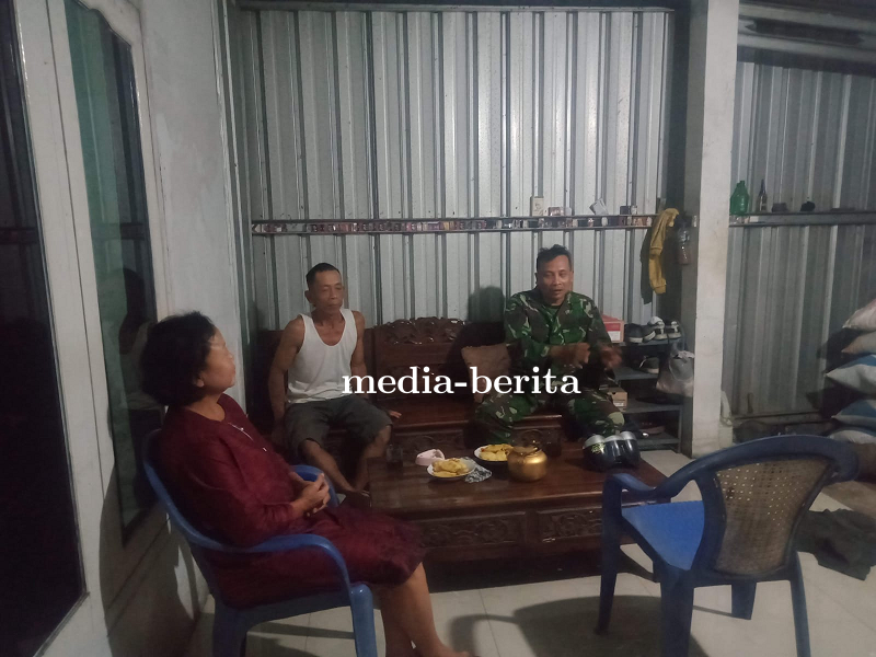 Sambangi Warga, Babinsa Jalin Erat Silaturahmi Di Wilayah Binaan