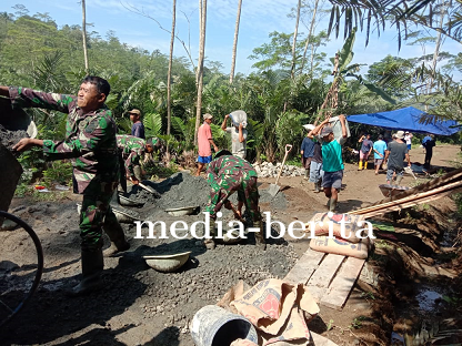 TMMD Reguler ke-120 Kolaborasi TNI dan Warga Sijenggung Capai 50% Pengecoran Jalan