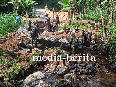 Danramil 17 Wanayasa Bahu-Membahu dalam TMMD Sengkuyung Tahap III Bersama Masyarakat