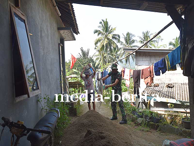 TNI dan Warga Desa Sijenggung Bersatu dalam Pembangunan RTLH