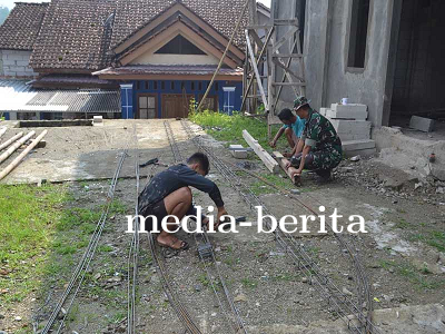 TNI dan Warga Desa Sijenggung Lakukan Bikisting untuk Pembangunan