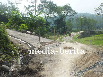 TMMD Kodim 0704 Banjarnegara Inovasi Jalan Bercabang di Sijenggung