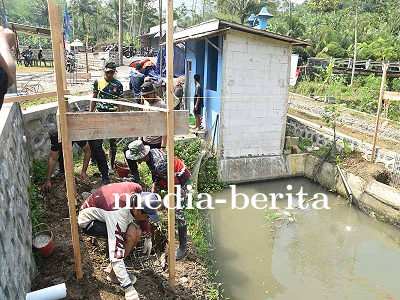 TMMD Reguler ke-120 Pengecoran Pos Kamling di Desa Sijenggung