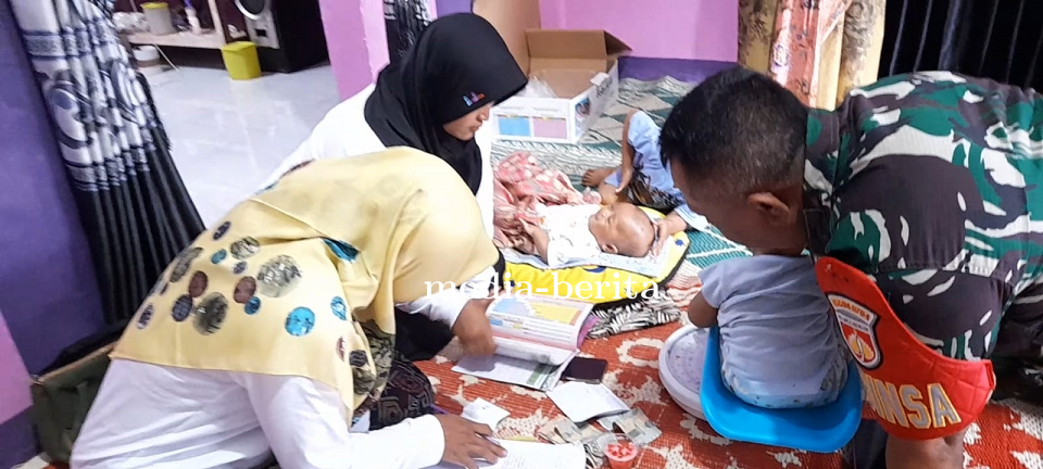 Babinsa Cegah Stunting Bersama Bidan Desa