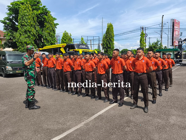 Pasiter Kodim 0704 Banjarnegara Lepas 50 Siswa KKRI Ikuti Persami di Dodik Bela Negara