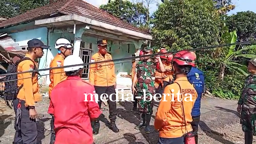 Dandim Banjarnegara Tinjau Pergerakan Tanah di Situkung