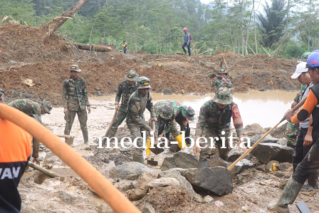 23 Alat Berat Dikerahkan Pencarian Korban Longsor Situkung Terus Dikebut