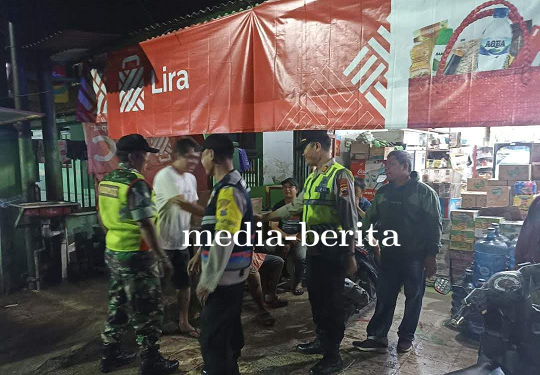 Tahap Pembentukan Panitia Pilkades, Babinsa Koramil 13 Kedungbanteng melaksanakan Patroli Malam