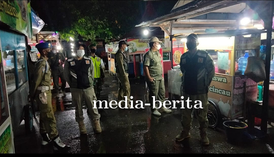 Covid 19 Belum Berakhir, Babinsa Koramil Kramat Melaksanakan Patroli Malam