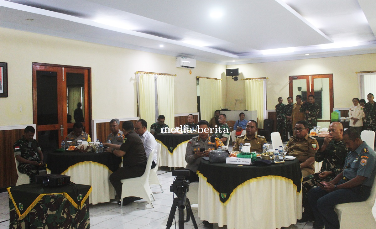 Sinergi Digital Dandim Jayapura Dengan Forkopimda Ikuti Komsos Virtual Bersama Aster Kasad