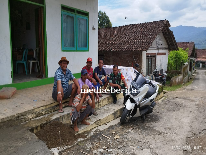 Menjalin Kerukunan Dan Hubungan Baik Antara TNI Dengan Masyarakat