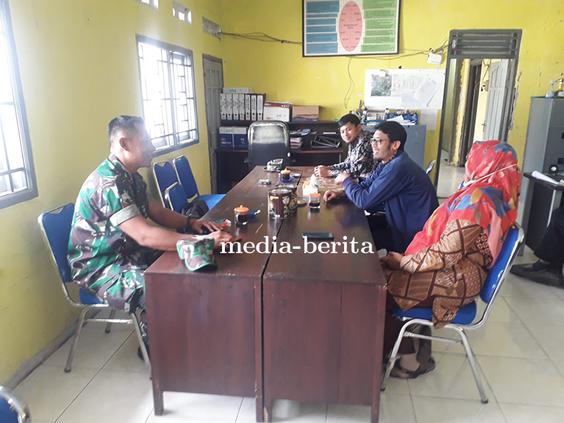 Ciptakan Keakraban Babinsa Giat Komsos Dengan Kades Serta Perangkat