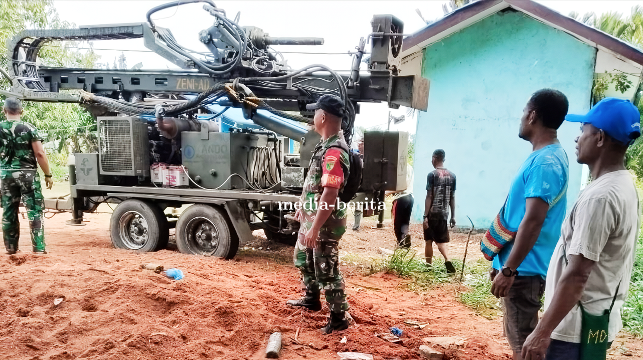 Penuhi Kebutuhan Air Babinsa Sentani Pendampingan Pembuatan Sumur Bor Program TNI Manunggal Air