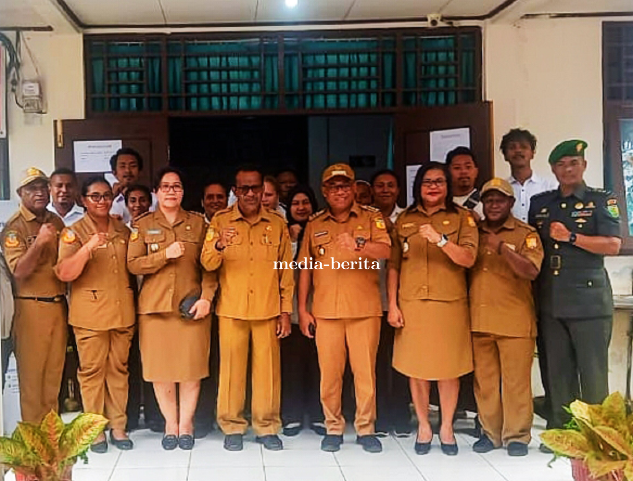 Kepala Staf Kodim Jayapura Dampingi Pj Walikota Kunjungan Kerja Di Kelurahan 