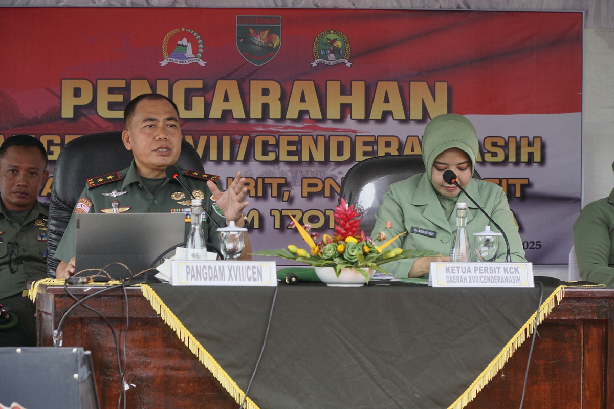 Pangdam XVII/Cenderawasih Berikan Motivasi dan Arahan Kepada Prajurit, PNS Serta Persit Kodim Jayapu