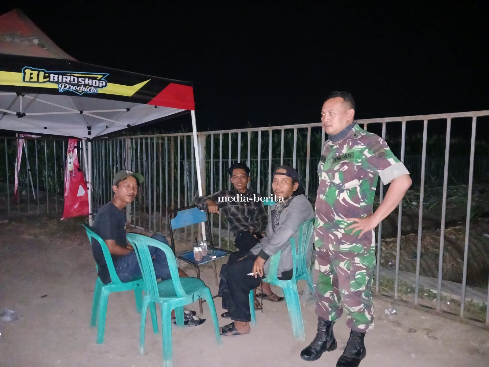 Pantau Kamtibmas, Babinsa Talang Laksanakan Patroli Dan Komsos