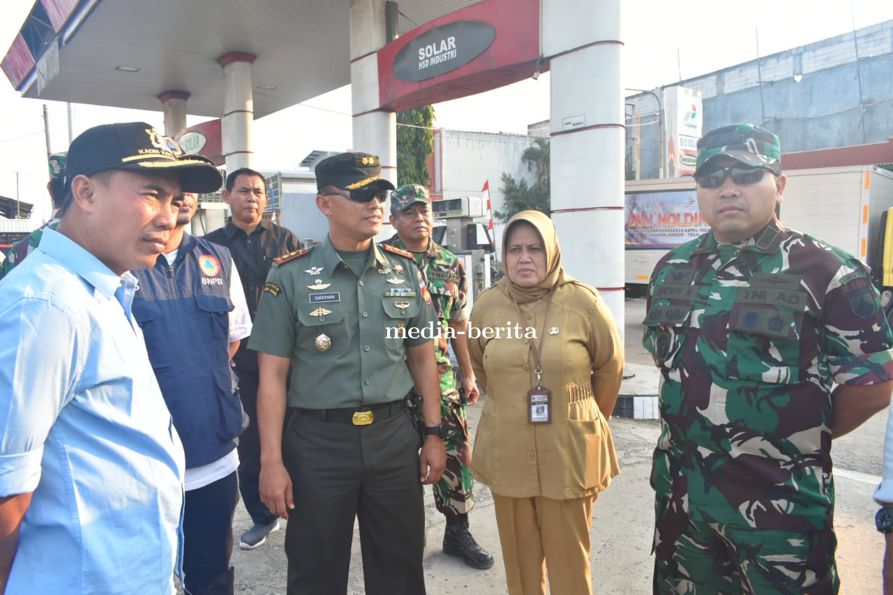 Danrem 071 Wijayaksuma Tinjau Lokasi Kebakaran Kapal Di Pelabuhan Tegal