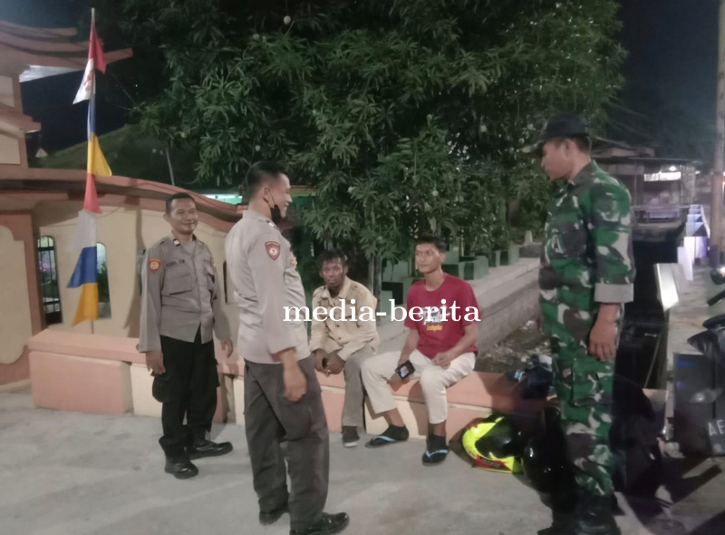 Babinsa Koramil Sumurpanggang Laksanakan Patroli Sinergitas TNI Polri