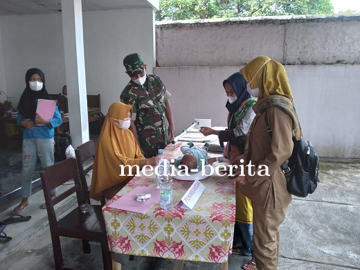 Cegah Stunting, Danramil Dan Babinsa Koramil 16 Margasari Ikuti Monitoring Balita Melalui Posyandu