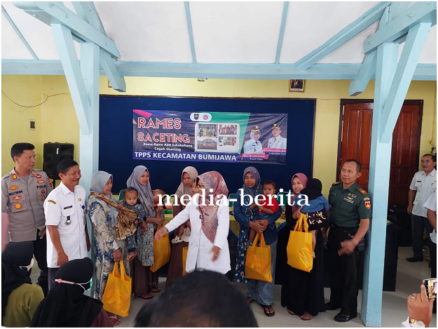 Danramil Bumijawa Dampingi Bupati Tegal memberikan Bantuan Rames Seceting Stunting 