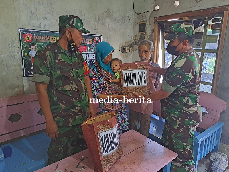 Jadi Orang Tua Asuh Stunting, Babinsa Tegal Selatan Salurkan Bantuan