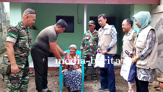 Dandim Tegal Bersama PLN Slawi Serahkan Bantuan Jaringan Listrik Gratis Kepada Warga Kaliwadas Tegal