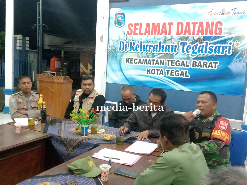 Dalam Rangka Cipta Kondisi, Babinsa Tegal Barat Berikan Pembinaan Linmas