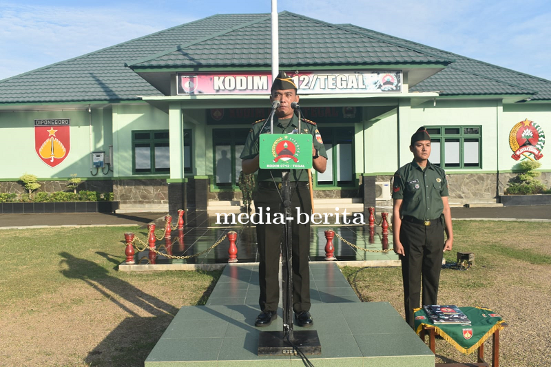 Dandim Tegal Pimpin Upacara Awal Bulan Juli 2023	
