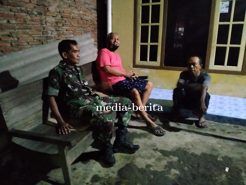 Pererat Tali Silahturahmi, Babinsa Tarub Komsos Malam Hari