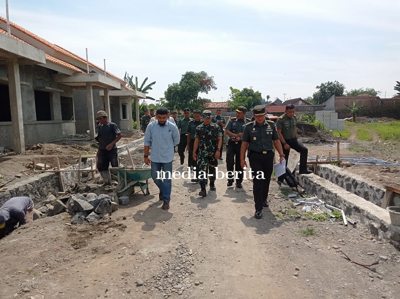 Pamen Ahli Kodam 4 Diponegoro Tinjau Pembangunan Rumah Dinas Kodim 0712 Tegal