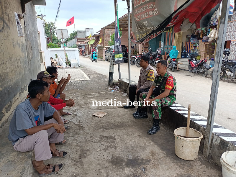 Kompak, Babinsa Dan Bhabinkamtibmas Komsos Bersama Dengan Warga Binaan
