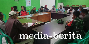 Babinsa Pantau Langsung Pembuatan Soal Penjaringan Dan Penyaringan Perangkat Desa